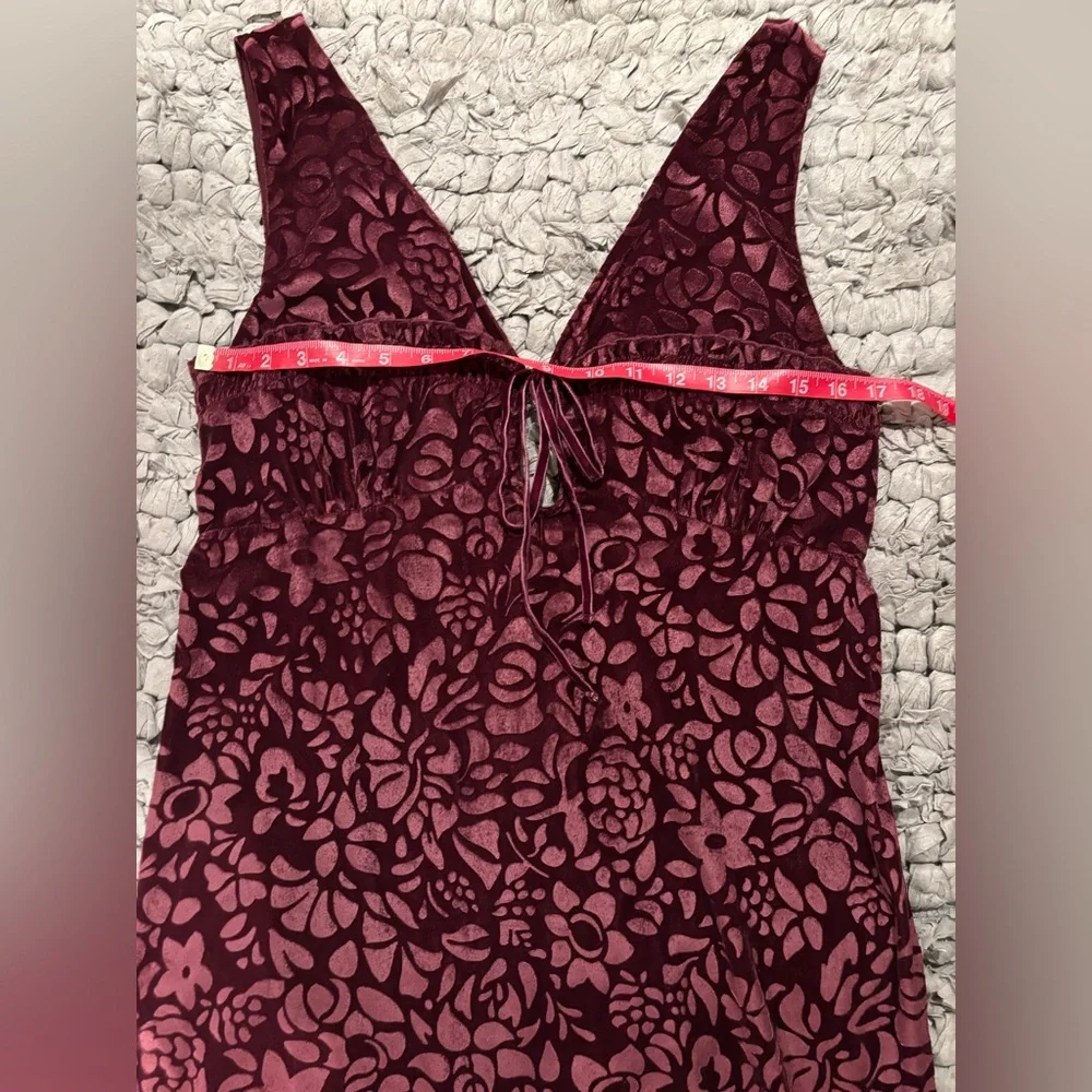 By Anthropologie Lounge Floral V-Neck Velvet Midi Dress in Plum - Picture 7 of 12